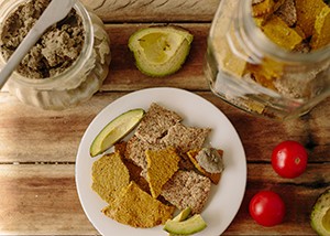 turmeric-seedy-crackers1